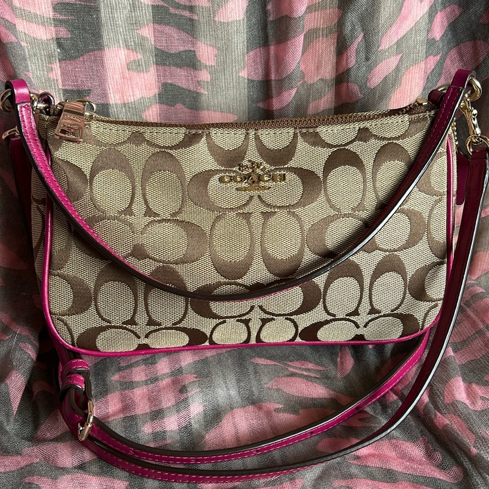 Coach crossbody purse.